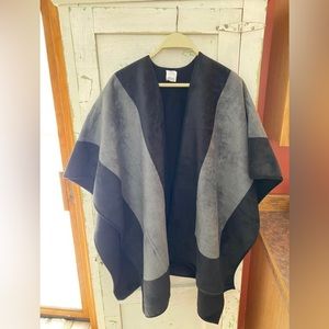 Women’s Woolrich fleece reversible poncho